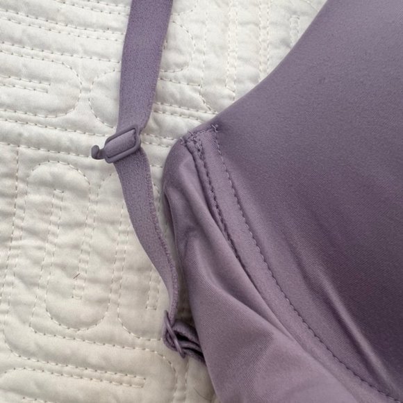 A pair of Wacoal 34 D Perfect Primer Underwire T-Shirt Bras - Picture 5 of 10